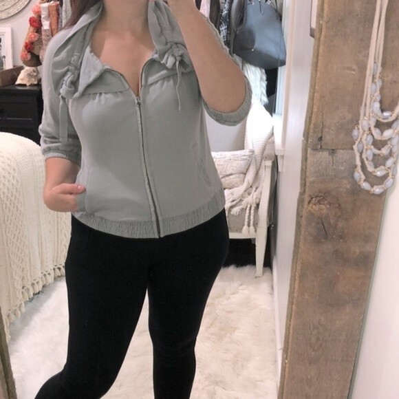 LOFT size medium grey crop jacket - Picture 1 of 4